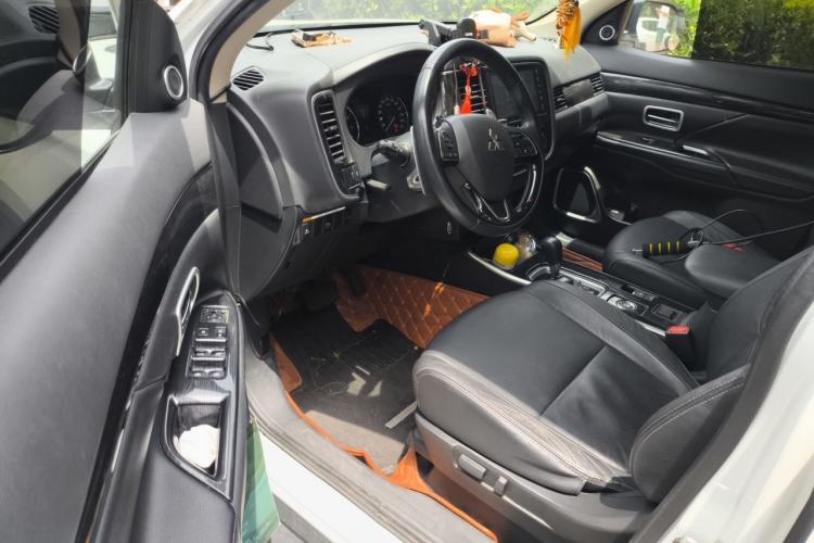 Used Mitsubishi Outlander 2018 2.4L 4x4 Prestige Edition 7 Seats Driver Seat