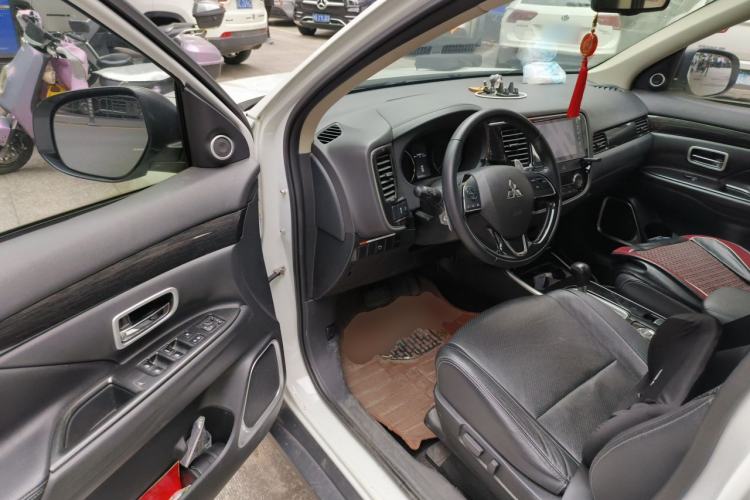 Used Mitsubishi Outlander 2018 2.4L 4x4 Elite Edition 5 Seats Driver Seat