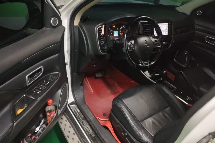 Used Mitsubishi Outlander 2018 2.0L Two-Wheel Drive Glory Edition 5 Seats Driver Seat