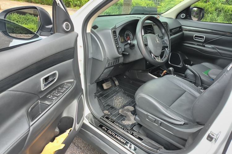 Used Mitsubishi Outlander 2018 2.0L Two-Wheel Drive Glory Edition 5 Seats Driver Seat