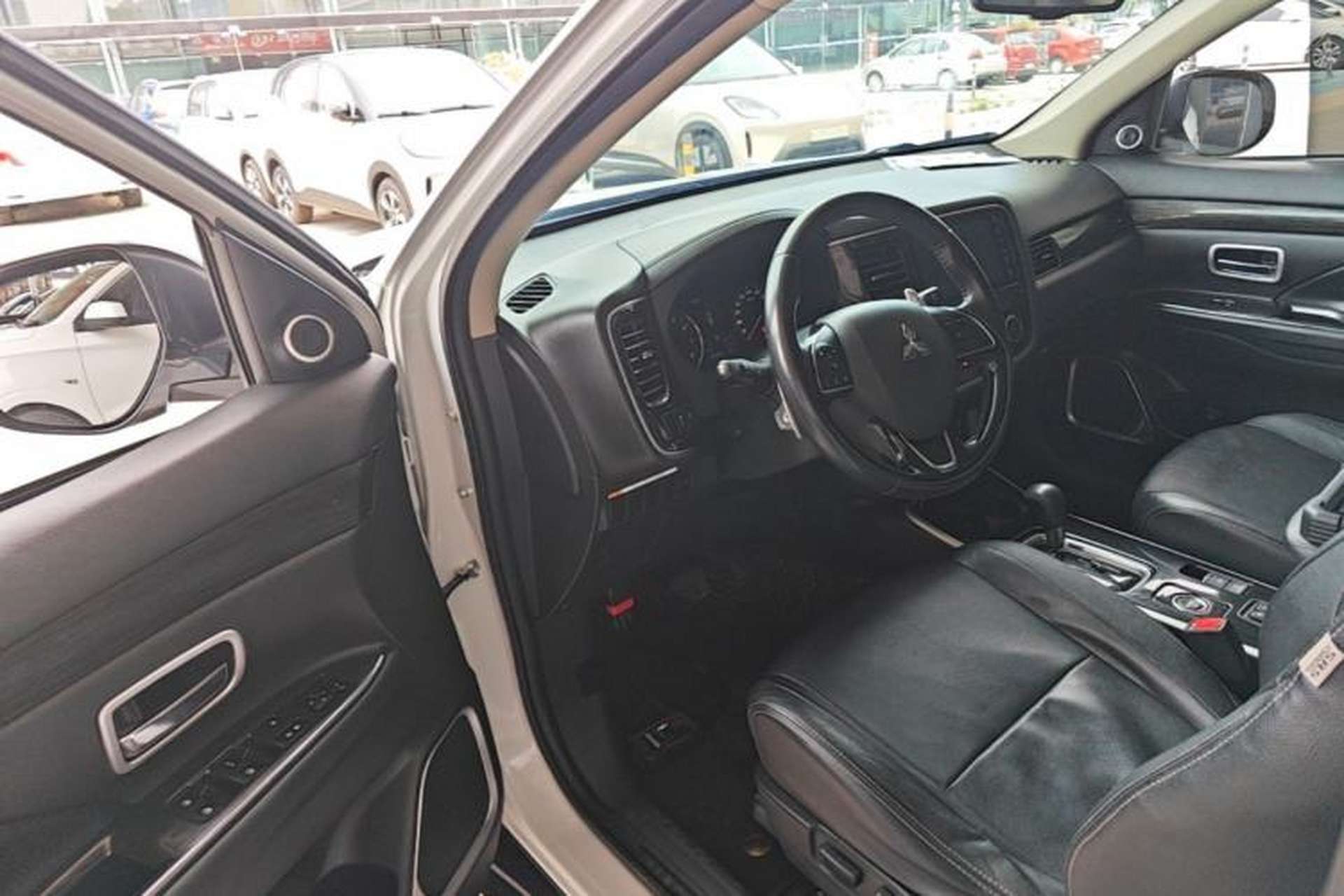 Used Mitsubishi Outlander 2018 2.4L 4x4 Elite Edition 5 Seats Driver Seat