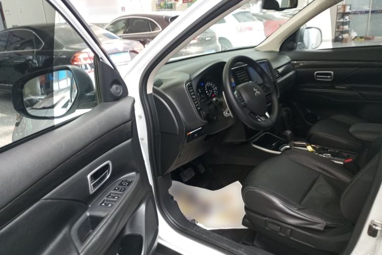 Used Mitsubishi Outlander 2018 2.4L 4x4 Elite Edition 5 Seats Driver Seat