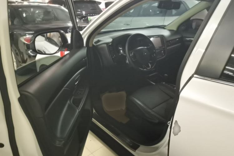 Used Mitsubishi Outlander 2018 2.4L 4x4 Elite Edition 5 Seats Driver Seat