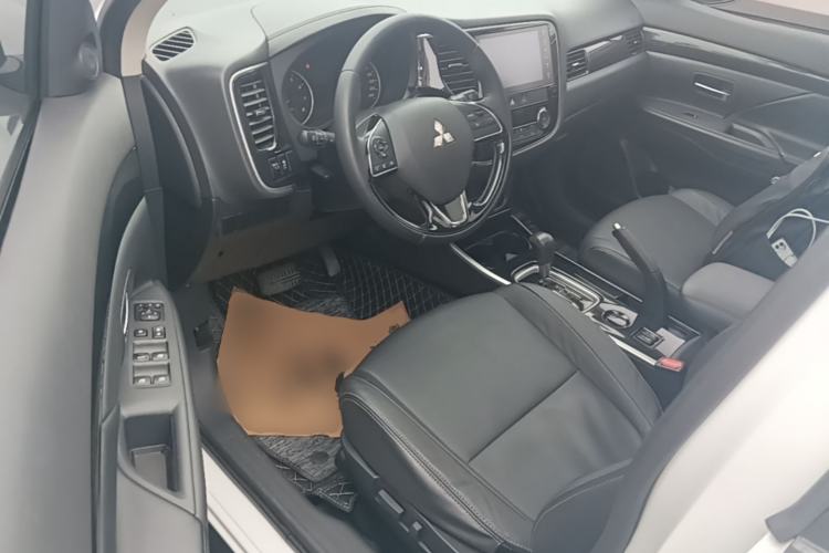 Used Mitsubishi Outlander 2018 2.0L Two-Wheel-Drive Jiale Edition 7-Seater Driver Seat