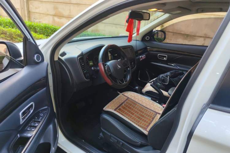Used Mitsubishi Outlander 2018 2.0L Two-Wheel Drive Glory Edition 5 Seats Driver Seat