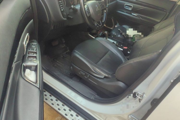 Used Mitsubishi Outlander 2018 2.0L Two-Wheel-Drive Jiale Edition 7-Seater Driver Seat