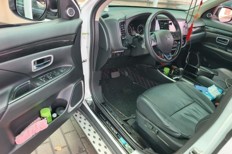 Used Mitsubishi Outlander 2018 2.4L 4x4 Elite Edition 5 Seats Driver Seat
