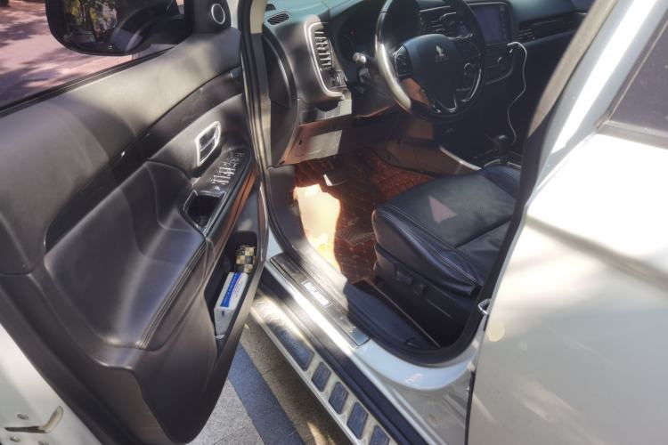 Used Mitsubishi Outlander 2018 2.0L Two-Wheel-Drive Jiale Edition 7-Seater Driver Seat