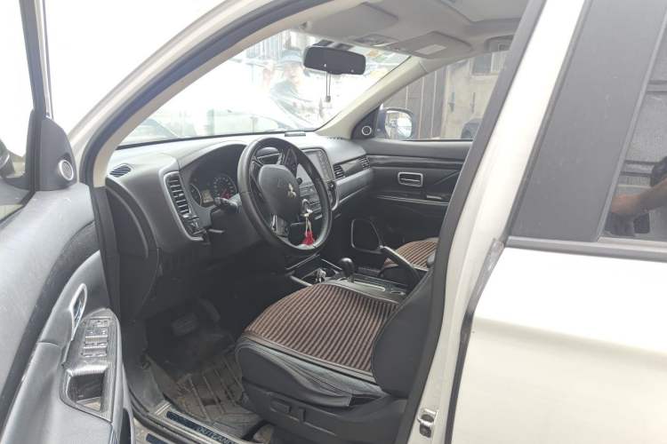 Used Mitsubishi Outlander 2018 2.0L Two-Wheel Drive Glory Edition 5 Seats Driver Seat