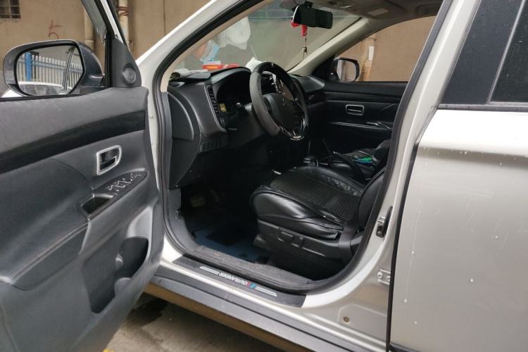 Used Mitsubishi Outlander 2018 2.0L Two-Wheel Drive Glory Edition 5 Seats Driver Seat