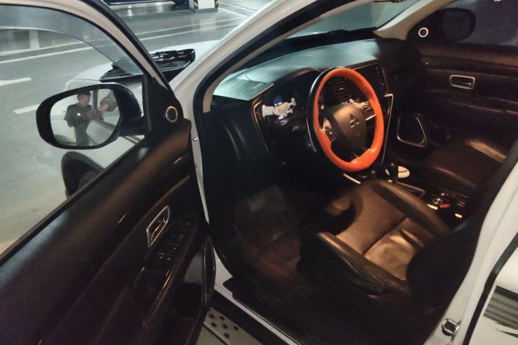 Used Mitsubishi Outlander 2018 2.4L 4x4 Elite Edition 5 Seats Driver Seat