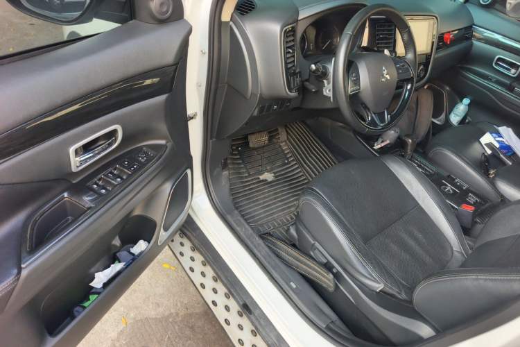 Used Mitsubishi Outlander 2018 2.4L 4x4 Elite Edition 5 Seats Driver Seat
