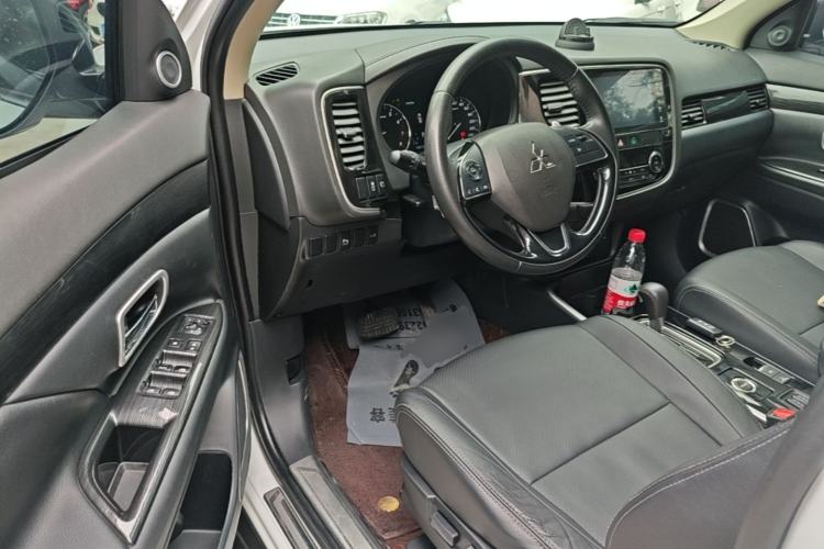 Used Mitsubishi Outlander 2018 2.4L 4x4 Elite Edition 5 Seats Driver Seat