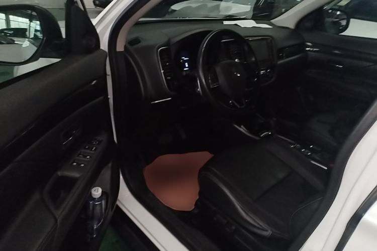Used Mitsubishi Outlander 2018 2.4L 4x4 Elite Edition 5 Seats Driver Seat