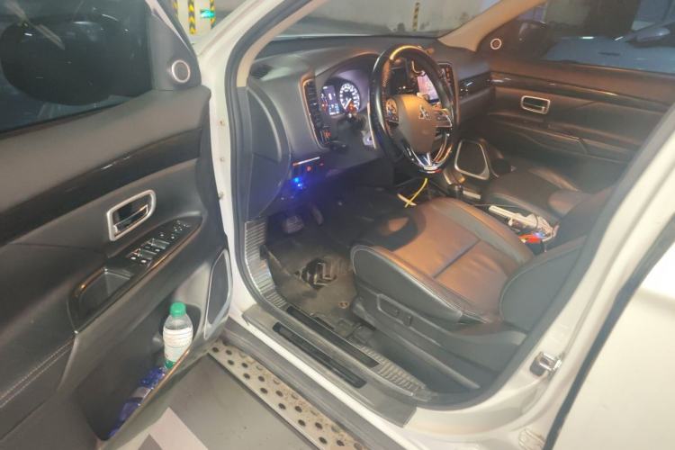 Used Mitsubishi Outlander 2018 2.4L 4x4 Elite Edition 5 Seats Driver Seat