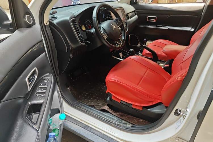 Used Mitsubishi Outlander 2018 2.0L Two-Wheel Drive Glory Edition 5 Seats Driver Seat