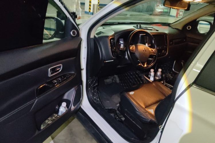 Used Mitsubishi Outlander 2018 2.4L 4x4 Elite Edition 5 Seats Driver Seat