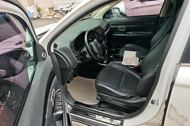 Used Mitsubishi Outlander 2018 2.4L 4x4 Elite Edition 5 Seats Driver Seat