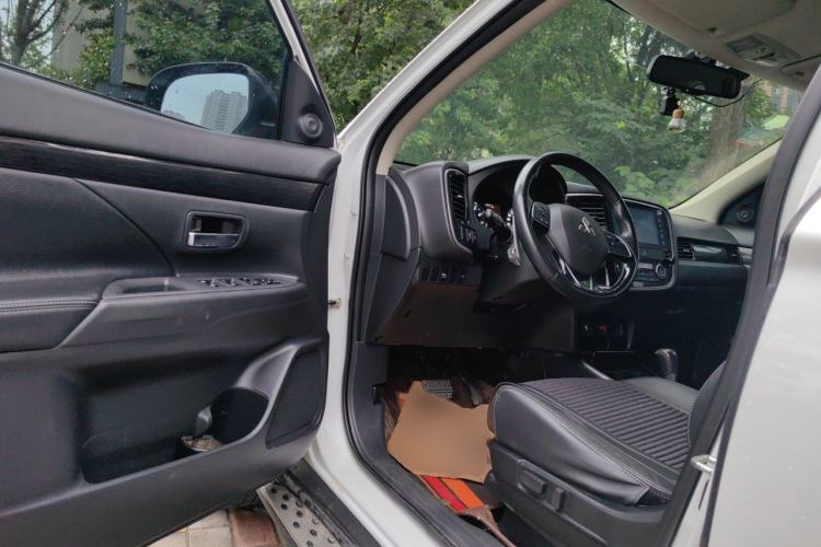Used Mitsubishi Outlander 2018 2.4L 4x4 Elite Edition 5 Seats Driver Seat