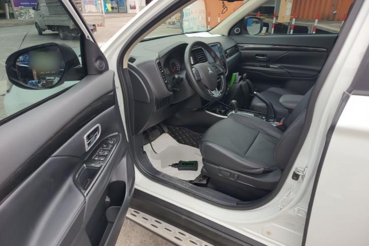 Used Mitsubishi Outlander 2018 2.0L Two-Wheel Drive Glory Edition 5 Seats Driver Seat
