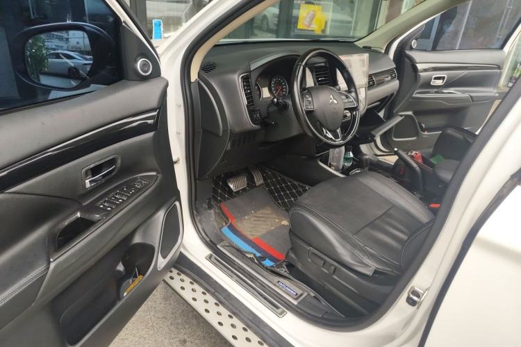 Used Mitsubishi Outlander 2018 2.0L Two-Wheel Drive Glory Edition 5 Seats Driver Seat