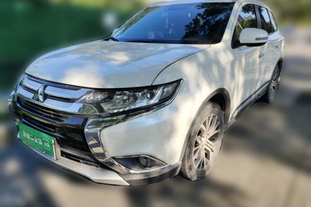 Ojetý Mitsubishi Outlander 2018 2.4L 4x4 Luxury Edition 7-Seater
