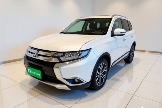 Ojetý Mitsubishi Outlander 2018 2.4L 4x4 Luxury Edition 7-Seater