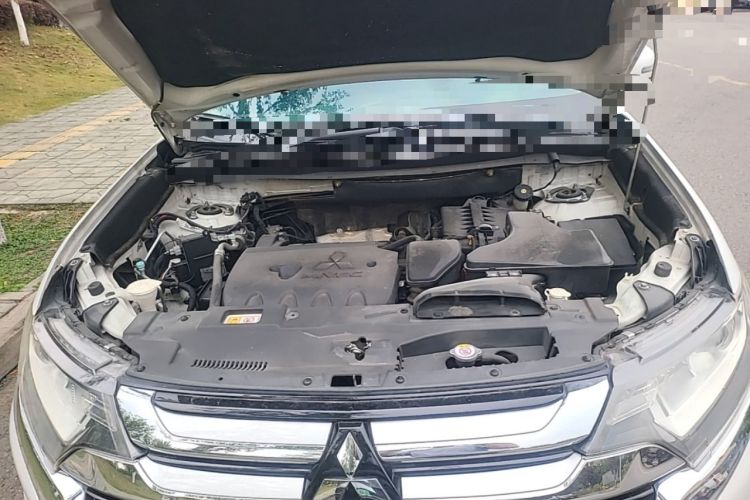 Used Mitsubishi Outlander 2018 2.0L Two-Wheel Drive Glory Edition 5 Seats Engine Bay