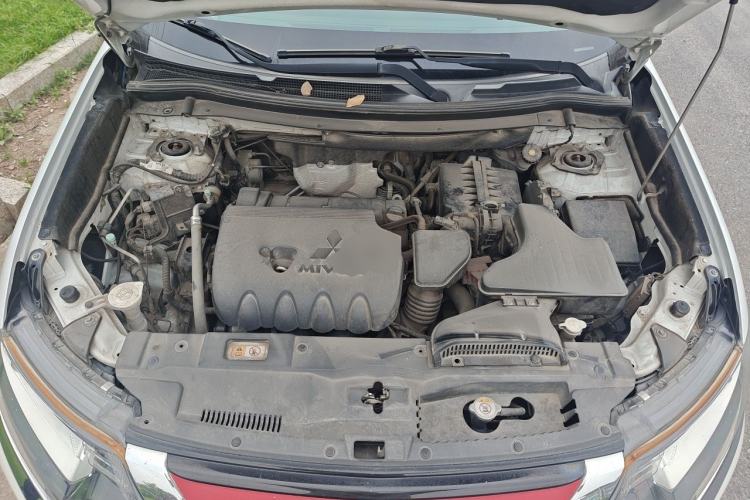 Used Mitsubishi Outlander 2018 2.0L Two-Wheel-Drive Jiale Edition 7-Seater Engine Bay