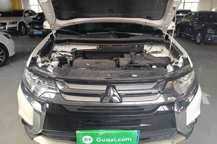 Used Mitsubishi Outlander 2018 2.0L Two-Wheel Drive Glory Edition 5 Seats Engine Bay