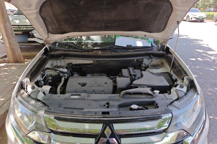Used Mitsubishi Outlander 2018 2.4L 4x4 Elite Edition 5 Seats Engine Bay