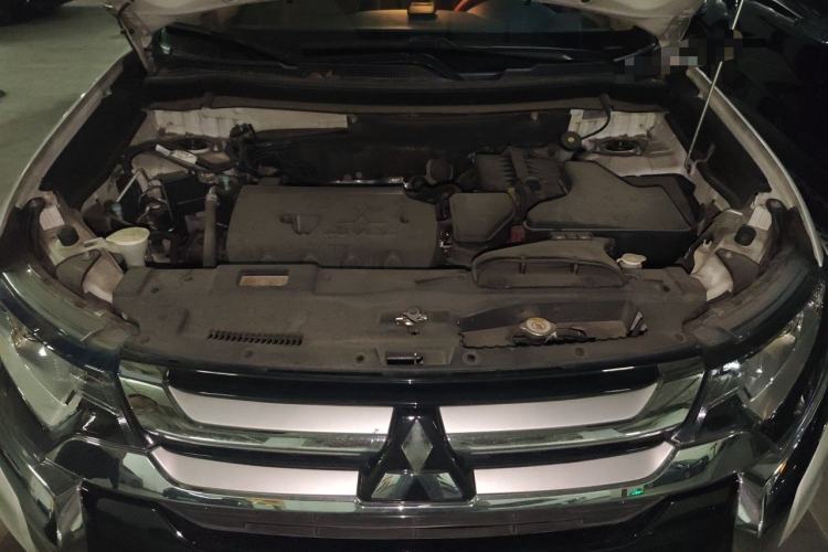 Used Mitsubishi Outlander 2018 2.4L 4x4 Elite Edition 5 Seats Engine Bay