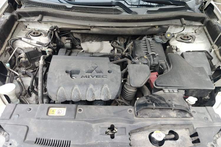 Used Mitsubishi Outlander 2018 2.4L 4x4 Luxury Edition 7-Seater Engine Bay