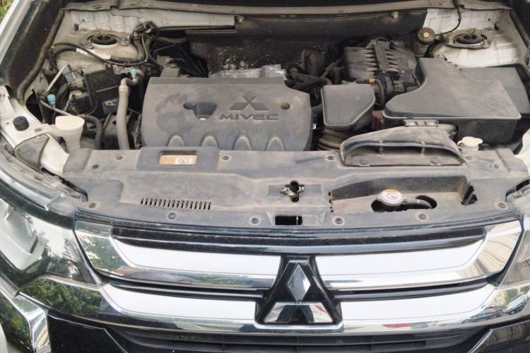 Used Mitsubishi Outlander 2018 2.0L Two-Wheel Drive Glory Edition 5 Seats Engine Bay