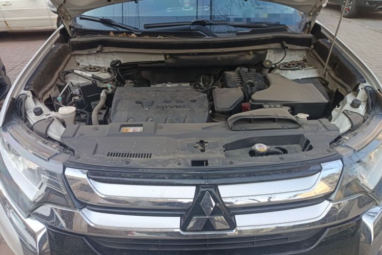 Used Mitsubishi Outlander 2018 2.0L Two-Wheel Drive Glory Edition 5 Seats Engine Bay
