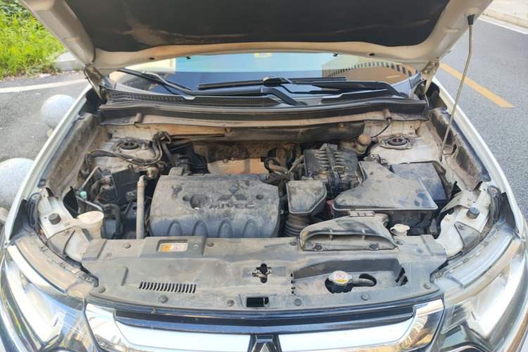 Used Mitsubishi Outlander 2018 2.4L 4x4 Elite Edition 5 Seats Engine Bay