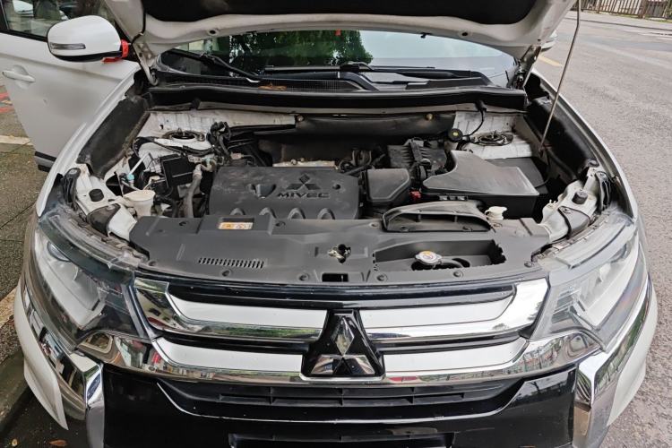 Used Mitsubishi Outlander 2018 2.0L Two-Wheel Drive Glory Edition 5 Seats Engine Bay
