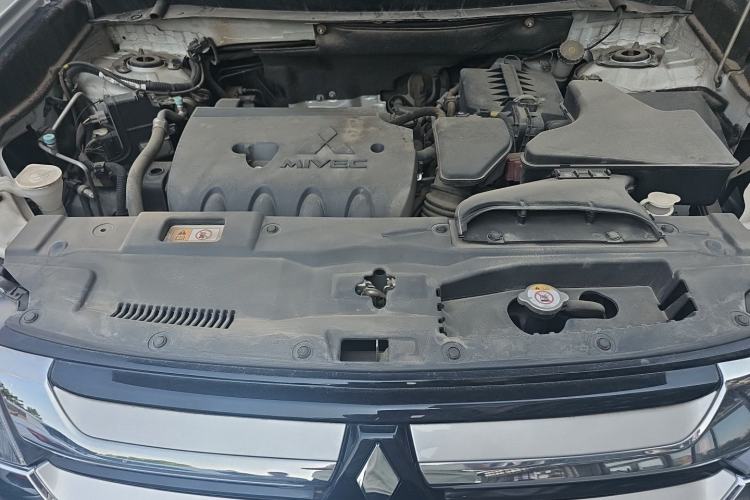 Used Mitsubishi Outlander 2018 2.4L 4x4 Luxury Edition 7-Seater Engine Bay