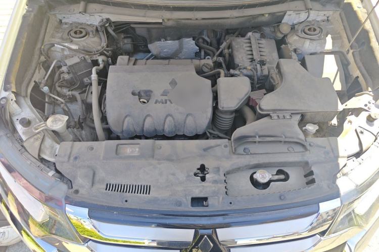 Used Mitsubishi Outlander 2018 2.4L 4x4 Elite Edition 5 Seats Engine Bay