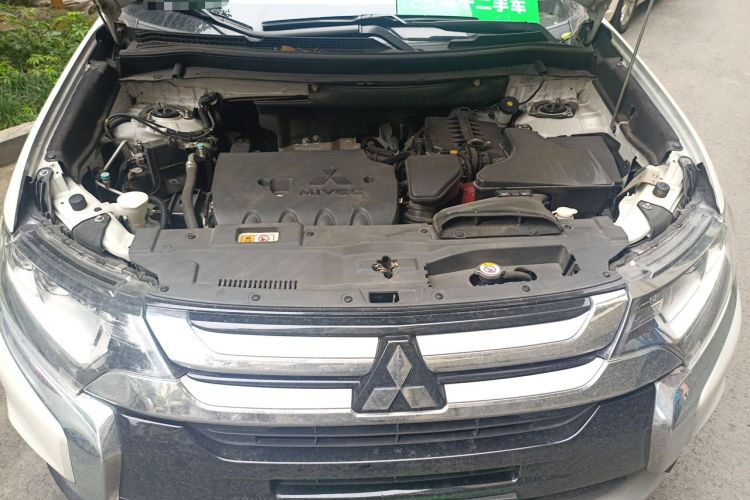 Used Mitsubishi Outlander 2018 2.4L 4x4 Elite Edition 5 Seats Engine Bay