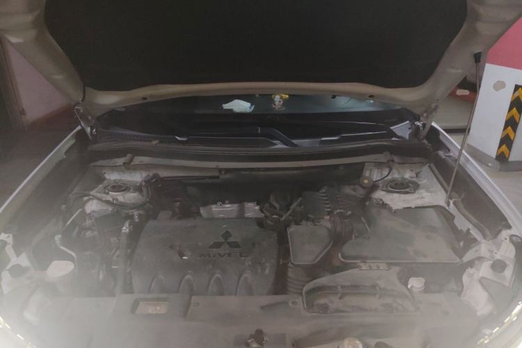 Used Mitsubishi Outlander 2018 2.4L 4x4 Luxury Edition 7-Seater Engine Bay