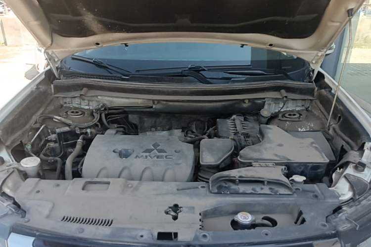 Used Mitsubishi Outlander 2018 2.4L 4x4 Elite Edition 5 Seats Engine Bay