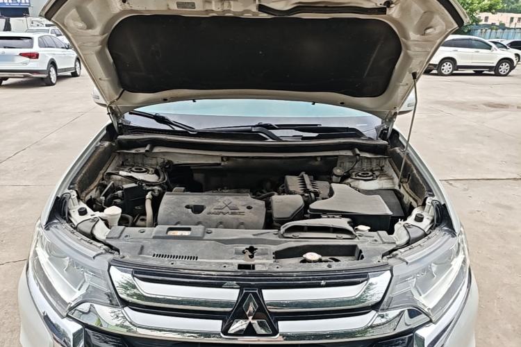 Used Mitsubishi Outlander 2018 2.0L Two-Wheel Drive Glory Edition 5 Seats Engine Bay