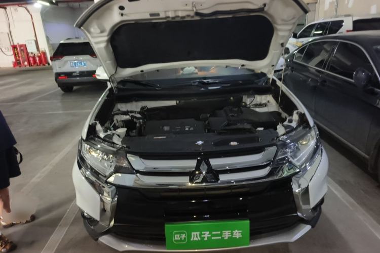 Used Mitsubishi Outlander 2018 2.0L Two-Wheel Drive Glory Edition 5 Seats Engine Bay