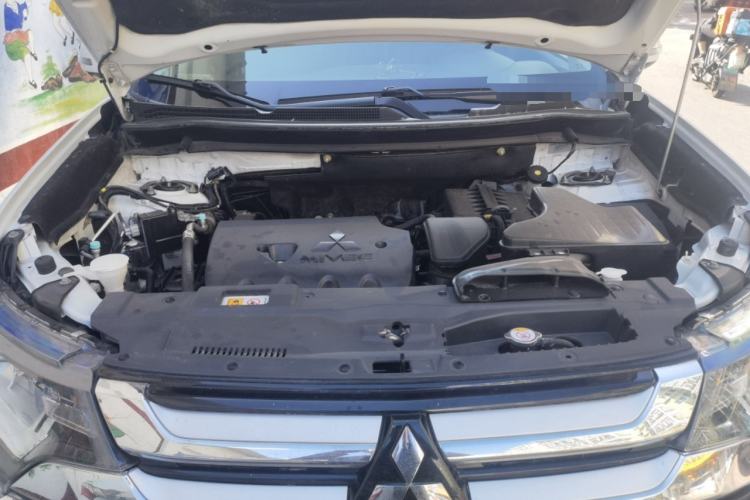 Used Mitsubishi Outlander 2018 2.0L Two-Wheel Drive Glory Edition 5 Seats Engine Bay