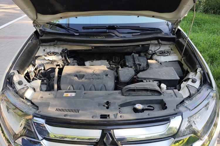 Used Mitsubishi Outlander 2018 2.4L 4x4 Elite Edition 5 Seats Engine Bay