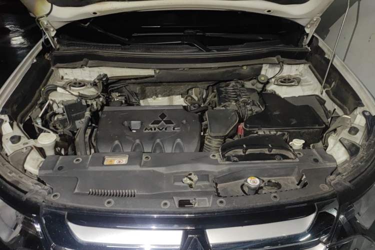 Used Mitsubishi Outlander 2018 2.4L 4x4 Elite Edition 5 Seats Engine Bay