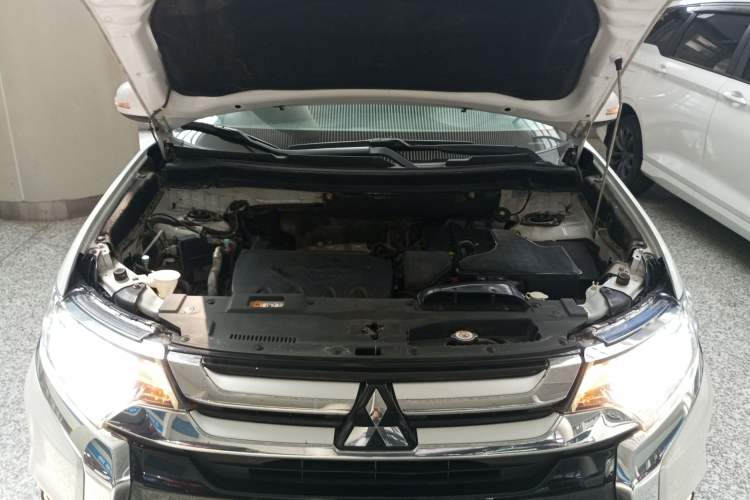 Used Mitsubishi Outlander 2018 2.4L 4x4 Elite Edition 5 Seats Engine Bay