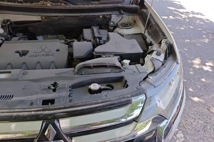 Used Mitsubishi Outlander 2018 2.4L 4x4 Elite Edition 5 Seats Engine Bay Left