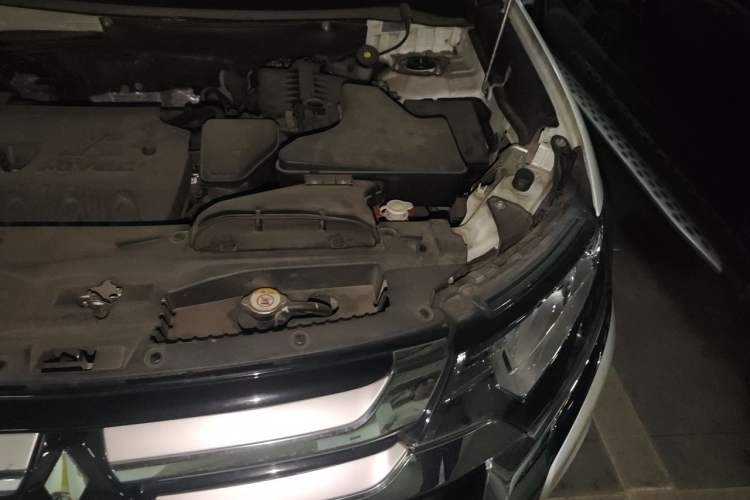 Used Mitsubishi Outlander 2018 2.4L 4x4 Elite Edition 5 Seats Engine Bay Left